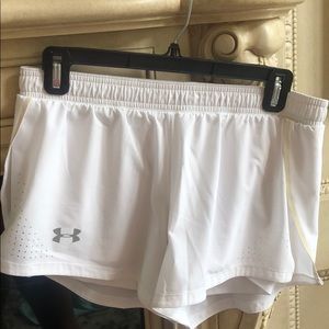 UNDER ARMOR White Shorts with built in spandex